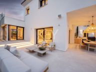 Villa for sale in La Alqueria, Benahavis