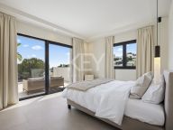 Villa for sale in La Alqueria, Benahavis