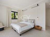 Villa for sale in La Alqueria, Benahavis