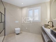 Villa for sale in La Alqueria, Benahavis