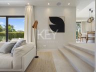 Villa for sale in La Alqueria, Benahavis