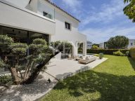 Villa for sale in La Alqueria, Benahavis