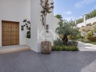 Villa for sale in La Alqueria, Benahavis