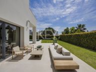 Villa for sale in La Alqueria, Benahavis