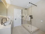 Villa for sale in La Alqueria, Benahavis