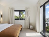 Villa for sale in La Alqueria, Benahavis