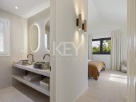 Villa for sale in La Alqueria, Benahavis