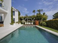 Villa for sale in La Alqueria, Benahavis