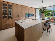 Villa for sale in Nueva Andalucia
