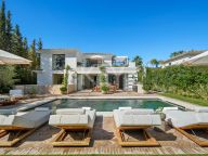 Villa for sale in Nueva Andalucia