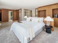 Villa for sale in Nueva Andalucia
