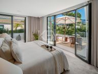 Villa for sale in Nueva Andalucia