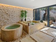 Villa for sale in Nueva Andalucia
