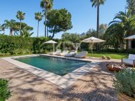 Villa for sale in Nueva Andalucia