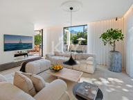 Villa for sale in Nueva Andalucia