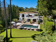Villa for sale in Nueva Andalucia