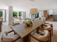 Villa for sale in Nueva Andalucia