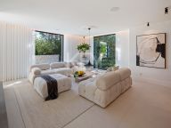 Villa for sale in Nueva Andalucia