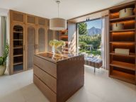 Villa for sale in Nueva Andalucia