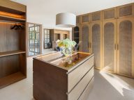 Villa for sale in Nueva Andalucia