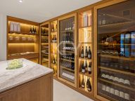 Villa for sale in Nueva Andalucia