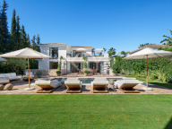 Villa for sale in Nueva Andalucia