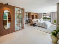 Villa for sale in Nueva Andalucia