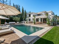 Villa for sale in Nueva Andalucia