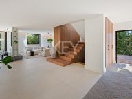Villa for sale in Nueva Andalucia