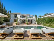 Villa for sale in Nueva Andalucia