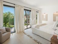 Villa for sale in Benahavis