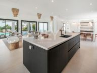 Villa for sale in Benahavis