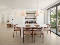 Villa for sale in Benahavis