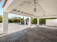Villa for sale in Benahavis