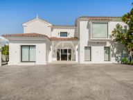 Villa for sale in Benahavis