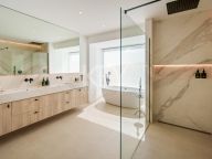 Villa for sale in Benahavis