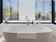 Villa for sale in Estepona East, Estepona