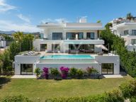 Villa for sale in Estepona East, Estepona