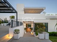 Villa for sale in Estepona East, Estepona