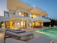 Villa for sale in Estepona East, Estepona