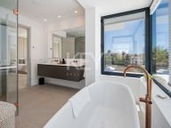 Villa for sale in Estepona East, Estepona