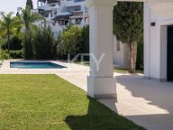 Villa for sale in Benahavis