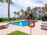 Villa for sale in La Perla de la Bahía, Casares
