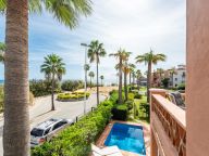 Villa for sale in La Perla de la Bahía, Casares