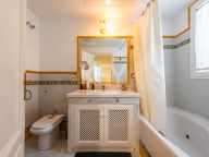 Villa for sale in La Perla de la Bahía, Casares