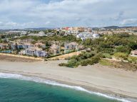 Villa for sale in La Perla de la Bahía, Casares