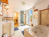 Villa for sale in La Perla de la Bahía, Casares