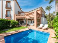 Villa for sale in La Perla de la Bahía, Casares