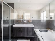 Villa for sale in Los Naranjos Hill Club, Nueva Andalucia