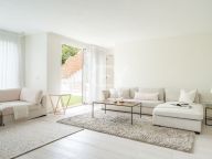 Villa for sale in Los Naranjos Hill Club, Nueva Andalucia